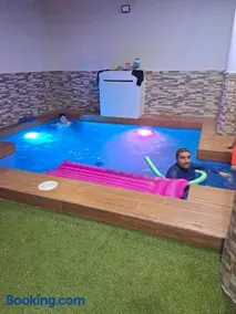 Casa familiar con piscina - Image 4