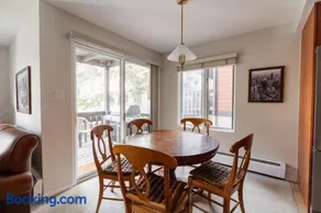 All Seasons Condo Close to Gondola - Image 3