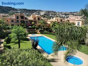 Piso bonito cerca de la playa con piscina, jardín, gimnasio y garaje - Image 1