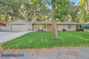 1202 Dakota Dr - Image 2