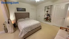 Spacious Guest Suite 5 Minutes to Princeton University with Free Parking - Image 2