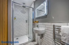rooms@73 - Image 4