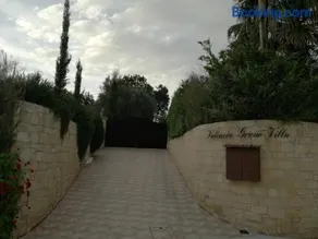 Valencia Grove Villa - Image 5