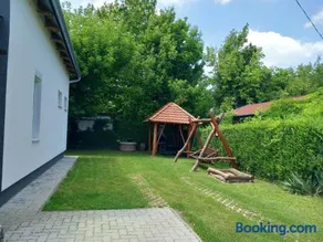 7 férőhelyes ház a tótól 15 m-re saját stéggel és csónakkal Balatonfenyvesen - Image 5