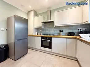 Henry's 3 Bedroom apartment in Finchley - Image 5