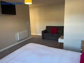The Downshire Arms Apartments Hilltown - Image 5