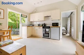 Cosy Country Cottage - Image 4
