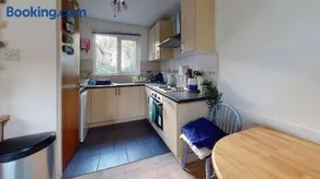 10 Strawberry Hill, Tolroy Manor - Image 3