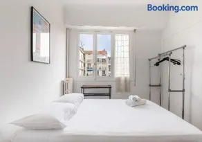 Nice City Center 2 Bedrooms Balcony Air Conditioning - Image 4