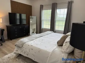 Executive 1BR Home - King Bed - Workspace - Quiet Vidalia Stay - Image 3