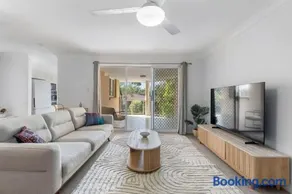 Luxury Private Top Floor Apartment Sutherland, Australia - Image 1