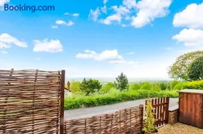 Romantic & Cosy Cottage with Direct Access to the Hills - Image 1