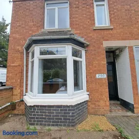 Huge 4 bed in the heart of Kettering - Image 2