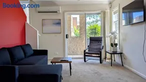 Retreat Townhouse Pentridge Village - Image 1