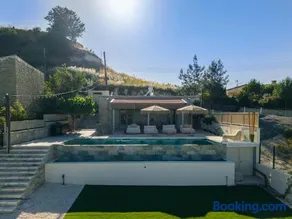THE COTTAGE - Modern Tradition - Luxury 2-Bedroom Boho Retreat with Private Infinity Pool - Image 3
