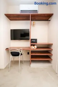 Penthouse with private jungle, pool, downtown - Image 2