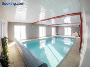 Villa spacieuse avec piscine à Saint-Sauveur-en-Rue - Image 2