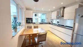 Stilvolle Wohnung in Elbnähe mit Balkon, Parkplatz - Image 3