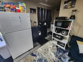 Entire Basement with private Entrance within walking distance from the Gaylord hotel - Image 5