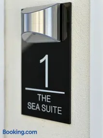 Luxury Apartment Collection Sea Suite Jacuzzi - Image 2