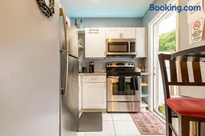 Private 1 Bed 1 Bath Orlando Oasis Shopping and Parks Nearby - Image 2