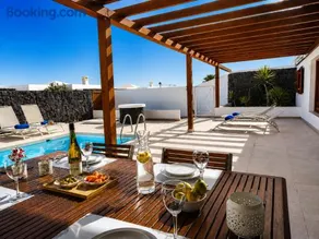 Happy Villa - Piscina y Amplia Terraza Soleada - Image 1