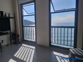 Apartamento na avenida da praia Martim de Sá com vista infinita pro mar em todos os cômodos.No 3o. quiosque próximo a prainha.Sinta-se na praia ouvindo o barulho das ondas e música dos quiosques.Com piscina adulto e infantil. - Image 4