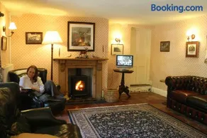 Staghunters Inn Hotel - Image 1