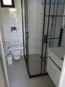 On Hotel - Image 4