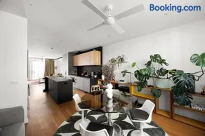 3BR Townhouse with Private Terrace & Double Garage - Image 5