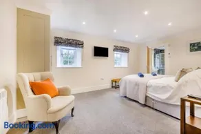 2 Bed in Winterbourne Dauntsey oc-d36904 - Image 5