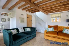 Hastings Retreat Rural barn conversions with Private Lake - Image 4