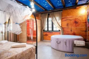 Suite Romantica con SPA Privata, Idromassaggio e Sauna - Image 1