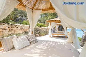 Pebble Bay Paradise House - Image 2