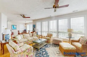 Beautiful ocean front home with direct beach access and outdoor shower - Image 5