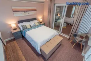 Spalding Town Centre - 2 Person - Self Contained - Self Catering 1 or 2 Doubles - Image 3