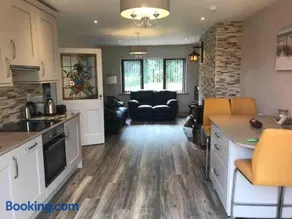 Harmony House enclosed property near beach and lake - Image 3