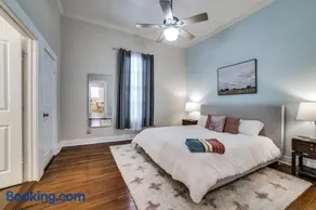 Downtown Historic 2Bdrm, Walk to Riverwalk, Alamo; Beautifully Renovated! - Image 3