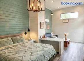 TH 28 Vineyard Vista & Sedona Gateway Luxury Tiny Home - Image 1