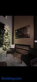 Modern Sanctuary with Mountain Views and Spa - Image 3