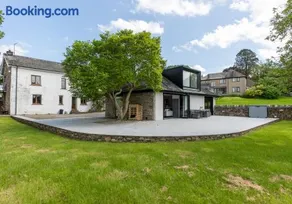 Perfect Family Retreat with Hot Tub, Nr the Lakes - Image 5