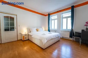 Tuan Long Apartments - Image 1