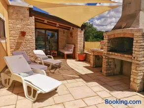 Luxury apartment Alba with pool - Image 2