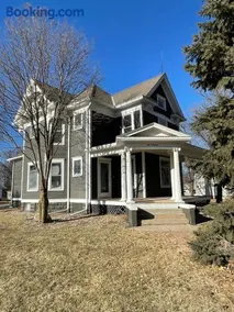 Spacious 4 BDR Historic Home in Heart of Sioux Center - Image 4