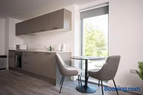 Beautifully designed 1 bedroom apartment - Image 2