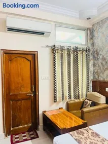 Hotel Natraj Palace - Image 2