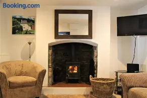 Peacock Cottage - Image 3