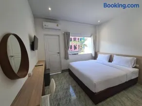 Triple D Hotel - Image 2