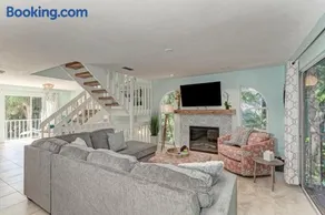 Island Serenity: North Beach Village, Dog Friendly, Short Walk to Beach by Anna Maria Life - Image 4