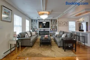 4 Mi to Revere Beach! Walkable Family Retreat - Image 5